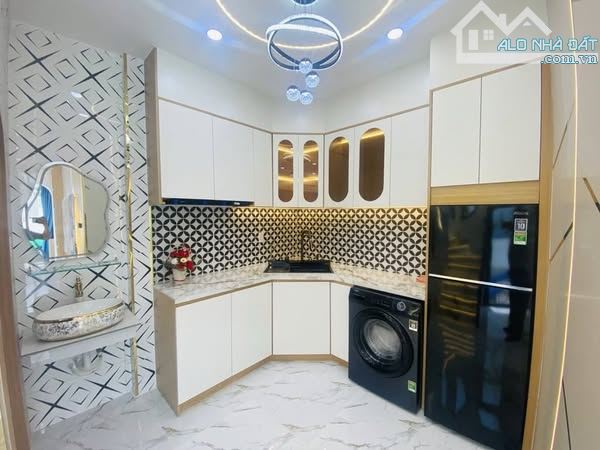 NHÀ ĐẸP CHỢ GÒ VẤP - 2 TẦNG - MẶT TIỀN KD - XE HƠI QUAY ĐẦU THÔNG - NGUYỄN VĂN NGHI . - 2