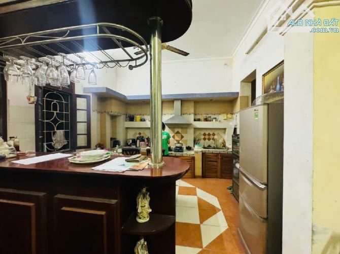 Bán gấp nhà Lạc Long Quân Tây Hồ – 58m² - 3 tầng – 4.3m MT, Ô tô đỗ cửa, giá chỉ 11.8 tỷ - 2