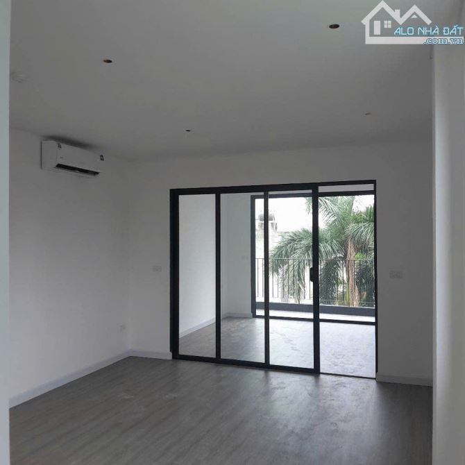 Nhà Mới – Thang Máy xịn, Tây Hồ - Lạc Long Quân ,65m²- MT 4.2 m, Dòng tiền tốt, chỉ 12.2 T - 2