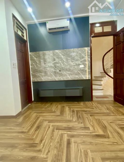 CỰC HIẾM! NHÀ ĐẸP LÔ GÓC – GẦN PHỐ – NGÕ THÔNG – SỔ ĐỎ CHÍNH CHỦ - 2