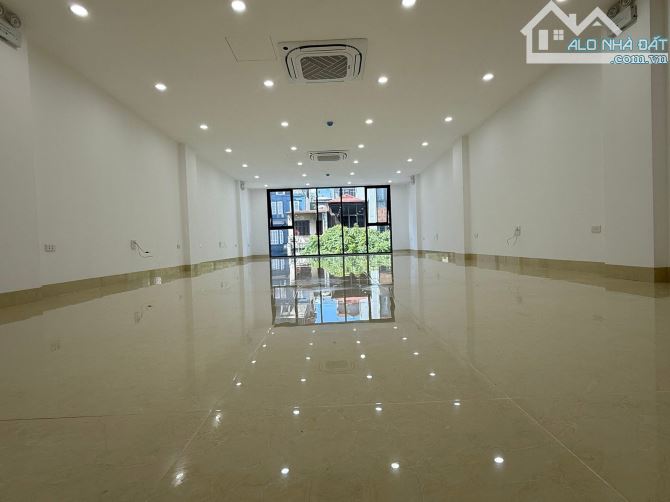 MẶT PHỐ 9 tầng  - Mặt tiền 6m - Giá chưa đến 600 triệu/m2 - 2