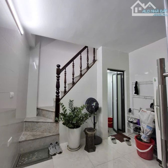 PHỐ ĐẶNG TRẦN CÔN - ĐỐNG ĐA - 10M RA PHỐ - NHÀ 5 TẦNG 3 NGỦ ĐỦ CÔNG NĂNG CHỈ HƠN 2 TỶ - 2