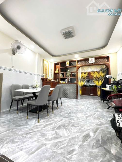 Nhà đẹp 4 tầng - ngang 4 dài 9 - Hẻm 3m - Nguyễn Tất Thành Q4. - 2