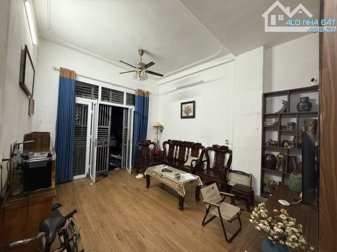 Bán nhà Thạch Bàn - ngõ thông - ô tô đỗ cửa - 45m - 4 tầng - 9 tỷ - 2