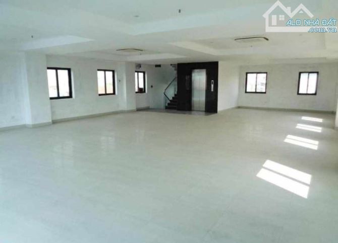 MẶT PHỐ TRẦN THÁI TÔNG KD NGÀY ĐÊM - 116M2 MT: 8.2M x 9 TẦNG HẦM THANG MÁY TỐC ĐỘ CAO. - 4