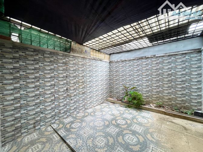Nhà 4 tầng sân cổng tuyến 3 Ngô Gia Tự - 100m2 - Hướng Nam - 3