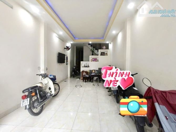 NHÀ 3 TẦNG MẶT TIỀN GẦN ĐỖ XUÂN HỢP - KẾ BÊN GLOBAL CITY - NHÀ ĐẸP Ở NGAY - 11 TỶ - 3