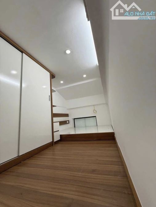Cho thuê nhà ngõ chợ Khâm Thiên, 3 tầng x 23m2, 3 ngủ, 2 vệ sinh, 8.5 Triệu - 3