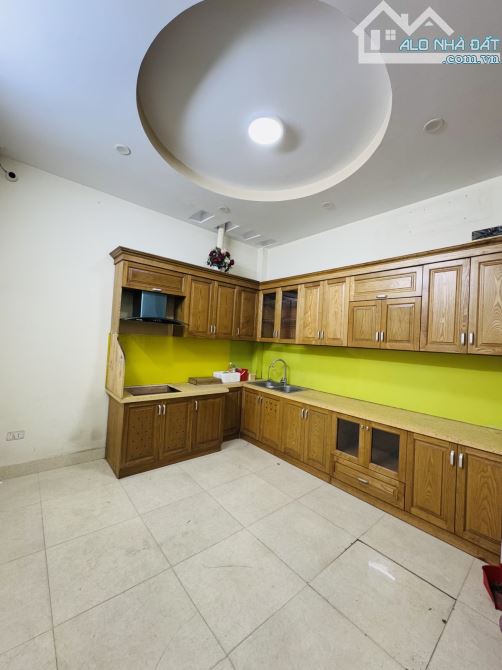 Bán nhà Cầu Giấy 45m2 5T MT4,5m sáng thoáng, cách ô tô vài bước - 3