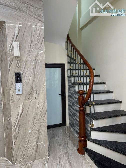 LĨNH NAM-LÔ GÓC-NGÕ THÔNG-SÁT PHỐ-5 TẦNG THANG MÁY - 3