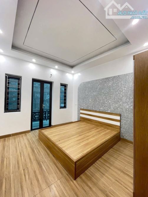 👍Cần bán nhà 3 tầng  khung cột , cửa siêu chắc chắn tại ngõ phố Quang Trung (Rặng Nhãn) - - 3