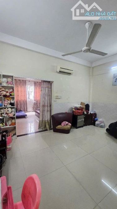 BÁN NHÀ TÂN QUÝ - SÁT TÂN THẮNG - GẦN AEON - NGANG 5M CHUẨN 70M2 - 4 TẦNG ĐƯỜNG NHỰA 8M - - 3