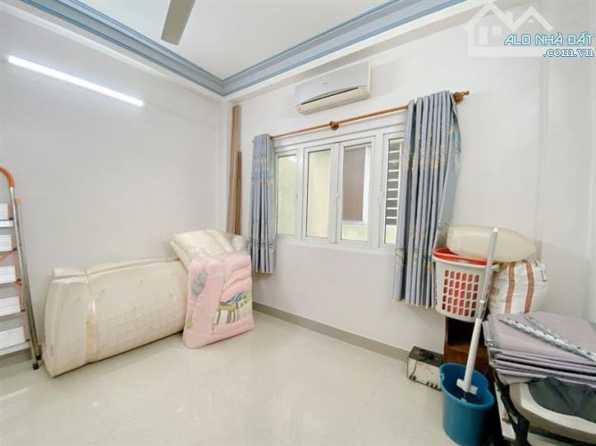 BÁ.N NHÀ HẺM XE HƠI - NGUYỄN CHÍ THANH - QUẬN 11 - 60M - 4 TẦNG 4PN - BTCT NHỈNH 12 TỶ - 3