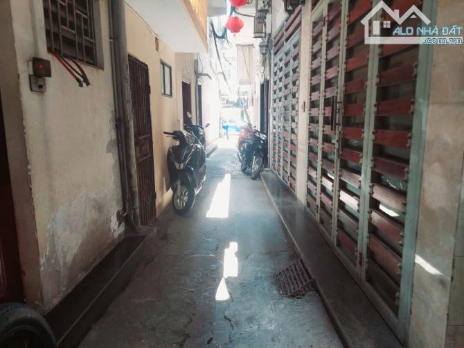 SIÊU PHẨM HÀNG ĐẬU- PHỐ CỔ VÍP 18M X 5 TẦNG KHUNG BÊ TÔNG NHỈNH 5 TỶ-- KHÔNG CÓ CĂN THỨ 2 - 3