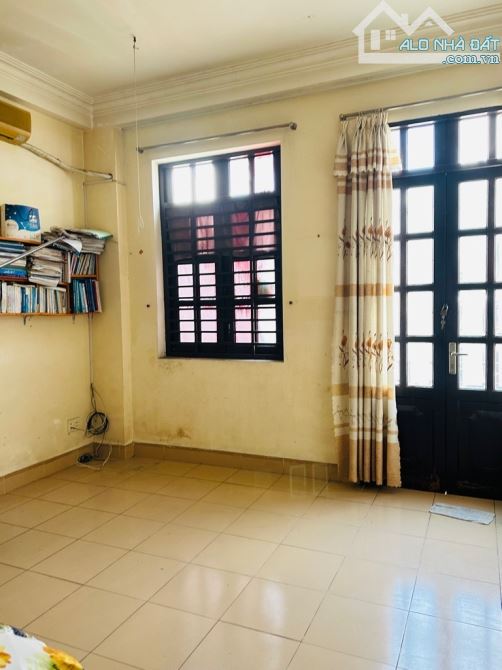 LÊ QUANG ĐỊNH HÊM XE HƠI VÀO NHÀ 105 M 2 NGANG 5 NHÀ 3 TẦNG  SÂN THƯỢNG TRƯỚC SAU - 3