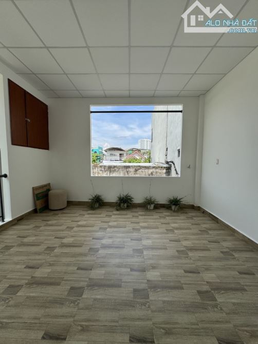 # Kiệt 3.5m thẳng 30m ra Trưng Nữ Vương gần Cầu Rồng, 40m2, 3 tầng, 3 mặt thoáng, 3.xx tỷ - 3