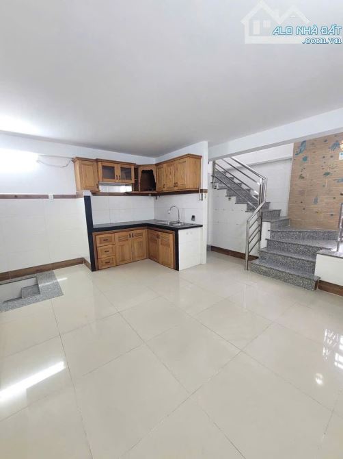 BÁN NHÀ VỊ TRÍ VIP – NGAY NHÀ THỜ DĨ AN, SÁT ĐƯỜNG TRẦN HƯNG ĐẠO- CHỈ NHỈNH 4 ĐỒNG - 3