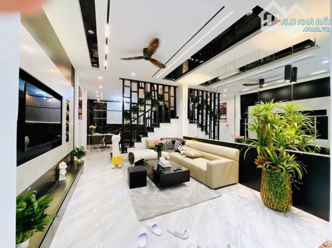 BÁN NHÀ PHỐ BA LA HÀ ĐÔNG_PHÂN LÔ VỈA HÈ RỘNG_2 THOÁNG_TĂNG 99% NỘI THẤT_DT:45M_GIÁ: 11 TỶ - 3