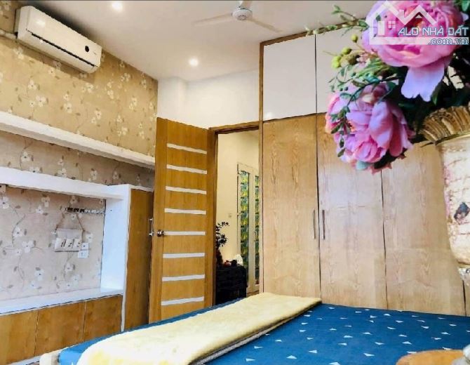 YÊN HÒA- CẦU GIẤY- NHÀ ĐẸP 34x5 TẦNG- Ô TÔ ĐỖ CỔNG- 20M RA PHỐ Ô TÔ TRÁNH - 3