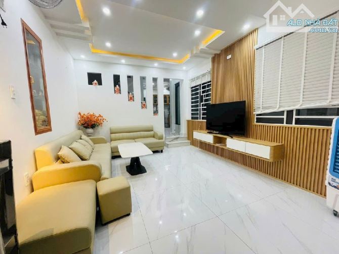 Gấp🔥Bán nhà xây mới sát Nguyễn Tất Thành, ở ngay, cách biển 50m, dt 60m2, ô tô đậu cửa - 3