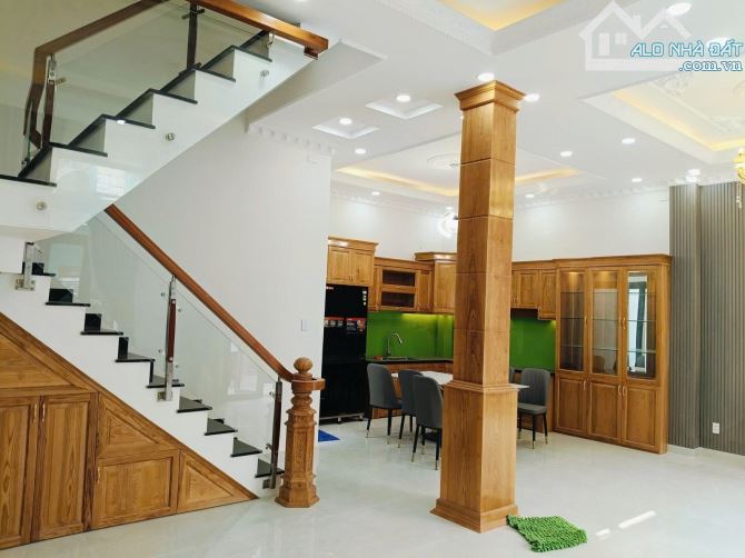 BÁN NHÀ GẦN METRO Q12 - 104M2 ( 8M X 13M) - HẺM XE TẢI - 6.16 TỶ. - 3