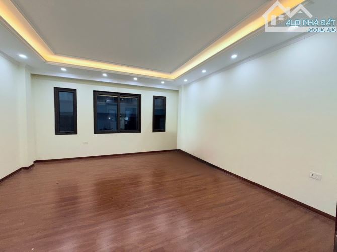 Cho thuê nhà Riêng Nguyễn Khuyến - văn Quán. DT 90m2, 5 tầng, MT 5m, Ô tô đỗ cửa - 3