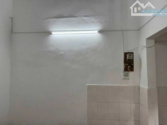 Cho thuê nhà trệt gác đường 30/4 tiện ở 3 triệu - 3