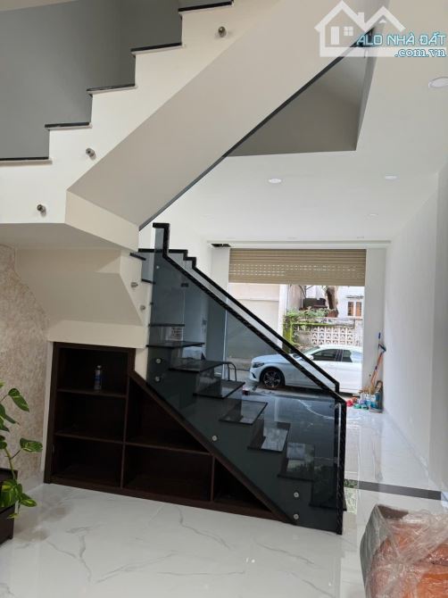 BÁN NHÀ ĐẸP - ĐẦY ĐỦ TIỆN NGHI - TẶNG FULL NỘI THẤT XỊN, 4Tỷ550 - 3