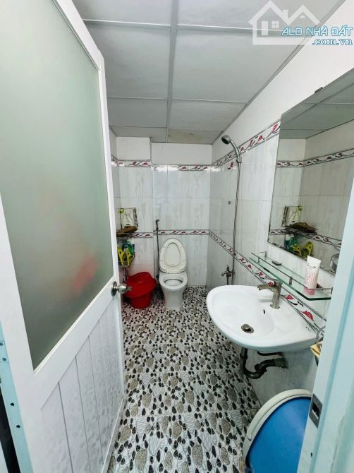 Bán lỗ nhà 38.9m² đường Kênh 19/5, Tân Phú gần AEON. Giá 1 tỷ 890, hẻm 4m, sổ riêng - 3