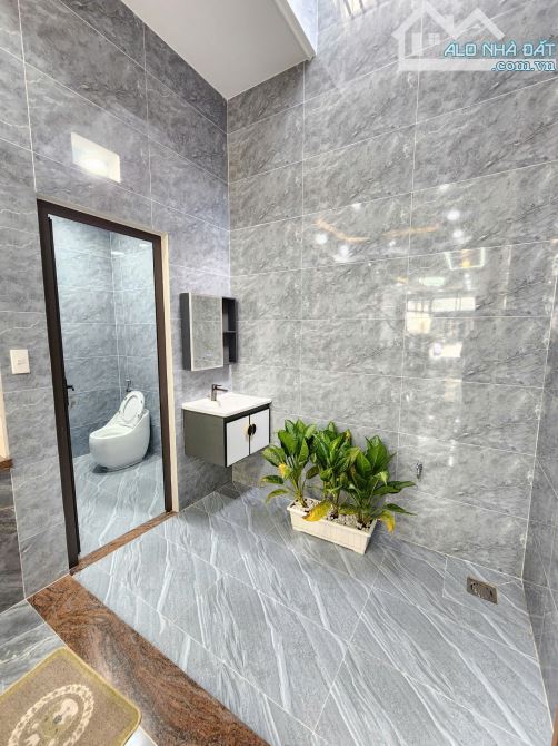 Bán nhà 1 trệt 2 lầu full nội thất KDC Thanh Bình Chợ 434, p.Bình Hòa, Tp.Thuận An - 3
