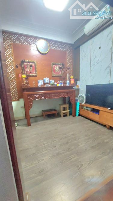 Bán nhà phố Đức Giang 50m2- 2 tầng- 5.5 tỷ dân xây, ô tô 7 chỗ đỗ cổng, ngõ thông - 3
