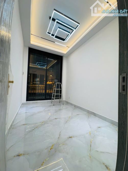 Nhà đẹp đường số - 3 tầng - 17.5m - Xe hơi đỗ cửa - Quận 4. - 3