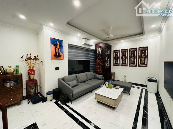 NHÀ SÀI ĐỒNG - 45M2 - 6 TẦNG - CHỈ HƠN 6 TỶ - Ô TÔ ĐỖ CỔNG - 3