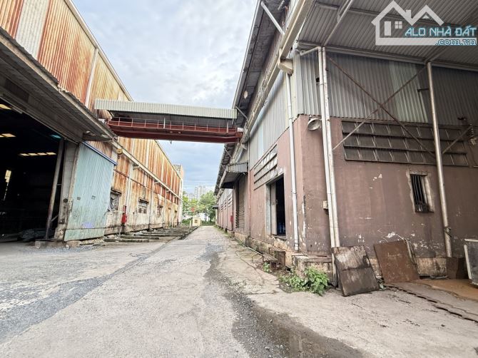 GIÁ SỐC- NHÀ XƯỞNG + VĂN PHÒNG 3 TẦNG – KCN TÂN TẠO 4.200M² (42x100) – GIÁ NHỈNH 100T - 3