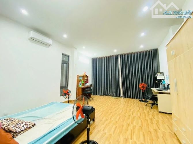 Bán nhà 3 tầng mặt tiền Hải Phòng, 82m², trệt kinh doanh, trên phòng ngủ & gym đẹp, 13.7 - 4