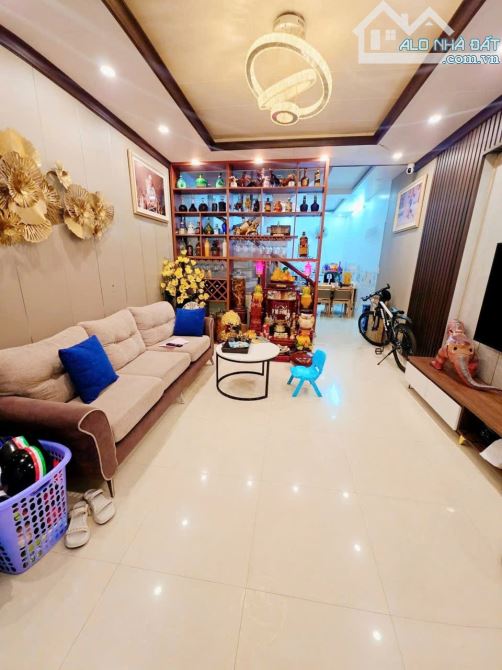 Bán nhà 4,5 tầng sạch đẹp tặng nội thất phố Đình Đông - 4