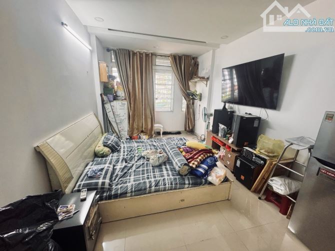 😍🏘️ HẺM THÔNG -HOÀNG SA- Q1 - NỞ HẬU - 3TẦNG ĐÚC - CHỈ 5.7TỶ-GẦN MẶT TIỀN. - 4