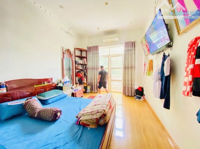 MẶT TIỀN GẦN CHỢ TÂN HƯƠNG - NGANG KHỦNG 6.1M - 2 TẦNG - GIÁ 12.X TỶ - 4