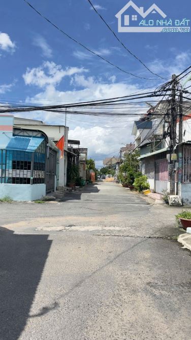 Bán nhà SR,TC, gần cây xăng 26, đường nhựa 6m thông, chỉ 2 tỷ 590 - 4