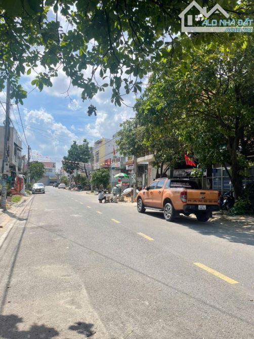 Bán khách sạn 1T2L 5x30m hoàn công, đường NA7 KDC Việt Sing p. Thuận Giao, thu 30tr/th - 4