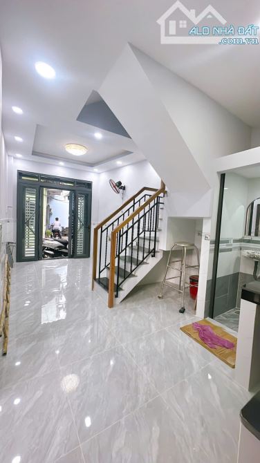 NHÀ MỚI ĐÚC BÊ TÔNG HẺM NGANG 3.5 M HƠN 2 TỶ NHỈNH - 3
