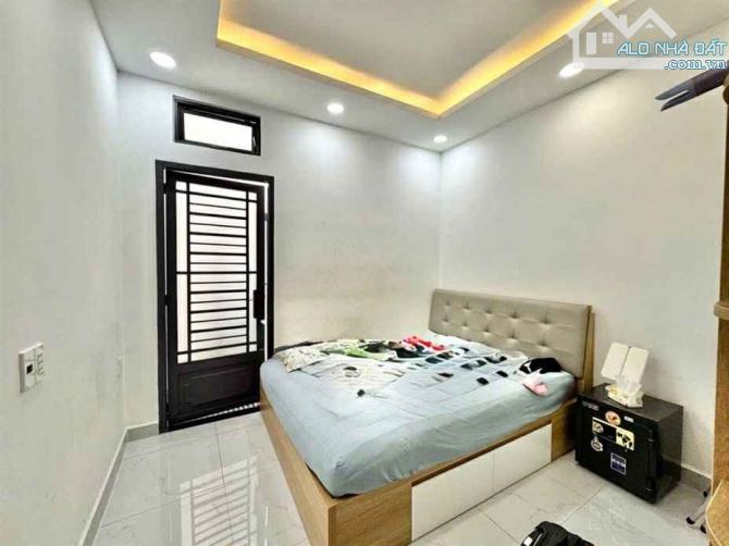 Nhà đẹp hẻm 320 Đoàn Văn Bơ 34m2 x 3.35x 3 Tầng chỉ 3.55 tỷ - 4