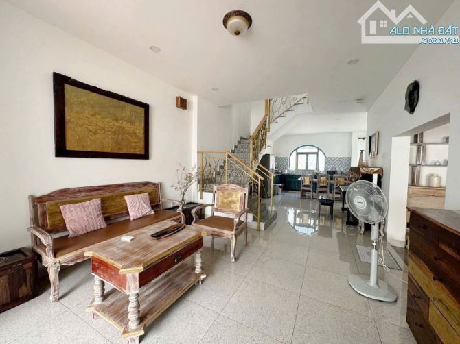 Bán căn biệt thự 3 Lầu. khuôn đất đẹp Linh Đông, P.Linh Đông, Thủ Đức - 8x19m - 4