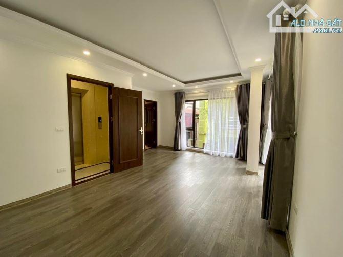 Nhà cực đẹp 42m2x7T thang máy. Đầy đủ nội thất, ô tô vào nhà phố Võ Chí Công, Phú Thượng. - 4