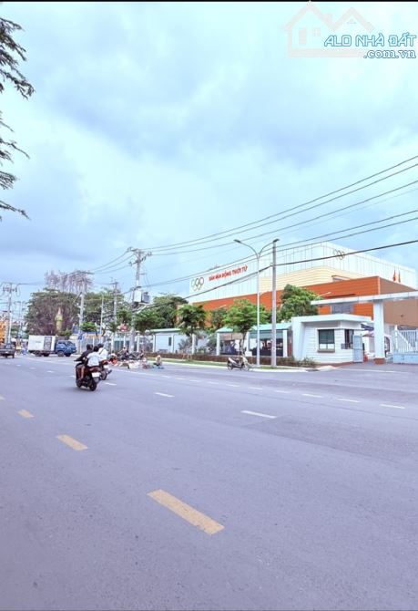 Biệt thự lớn 1200m2 full thổ cư, mặt tiền đường Huỳnh Thị Na, Hóc Môn. - 4