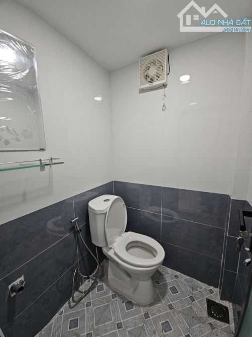 SÁT MẶT TIỀN HẺM NGANG 3.5 M  DIỆN TÍCH 23.5M2 ĐÚC BÊ TÔNG  Q4 HƠN 2 TỶ - 4