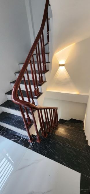 8 TỶ HƠN . 15M RA Ô TÔ TRÁNH . NGÕ ĐẸP . SÂN ĐỂ XE RIÊNG . PHỐ CHÙA QUỲNH .40 M2 . 5 TẦNG - 4