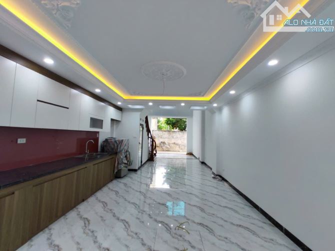 NHÀ MỚI TINH – TRUNG TÂM ĐÔNG MỸ – 55M 5 TẦNG , NHỈNH 6 TỶ, NHÀ MỚI ĐẸP, Ô TÔ ĐỖ CÁCH 10M - 4