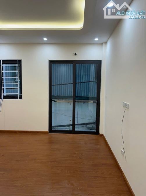 LĨNH NAM-LÔ GÓC-NGÕ THÔNG-SÁT PHỐ-5 TẦNG THANG MÁY - 5