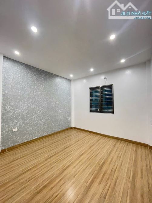 👍Cần bán nhà 3 tầng  khung cột , cửa siêu chắc chắn tại ngõ phố Quang Trung (Rặng Nhãn) - - 5